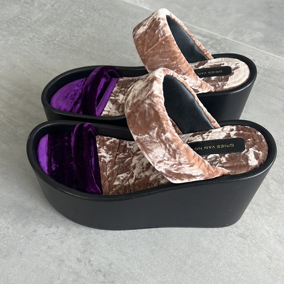 Velvet slightly worn wedge shoes size 39.5 - Picture 2 of 6